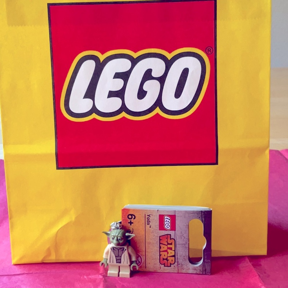 🧱 LEGO STAR WARS YODA KEYCHAIN 🧱 NWT 🧱